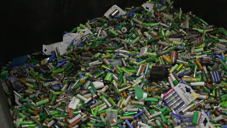 Hoe worden batterijen gerecycled?